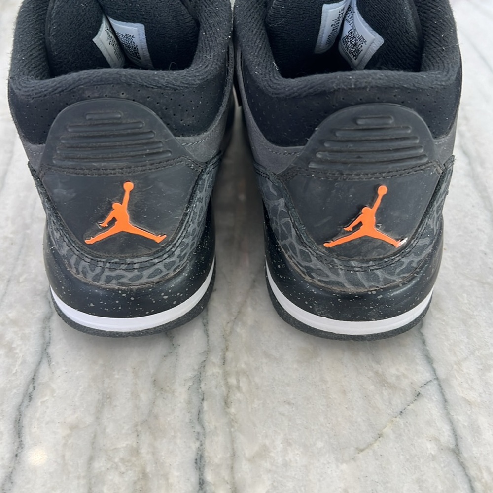 Cool youth 2 Nike Air Jordans.  Gently used/ look new! - Picture 4 of 7